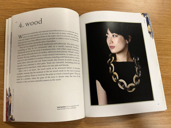 Design & Make Non-Precious Jewellery: Methods and Techniques by Kathie Murphy