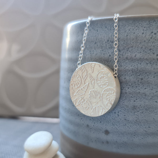 Seashells Circle Hollow Box Pendant