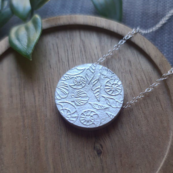 Seashells Circle Hollow Box Pendant