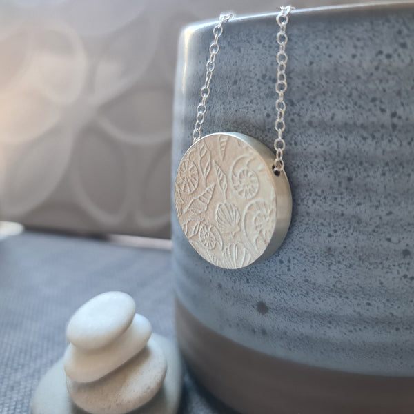 Seashells Circle Hollow Box Pendant