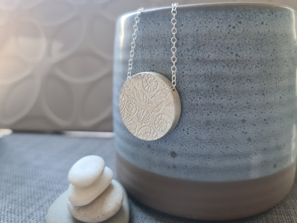 Seashells Circle Hollow Box Pendant