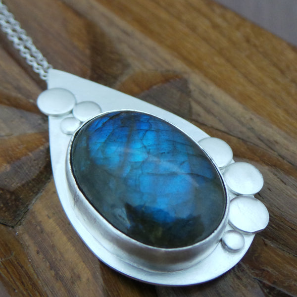 learn stone setting at the Jewellery Summer School with Joanne Tinley Jewellery