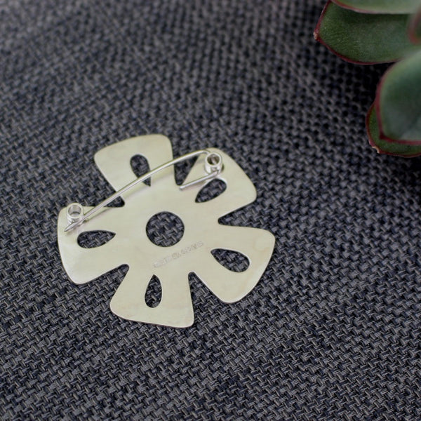 sterling silver daisy brooch at Joanne Tinley Jewellery