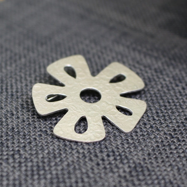 sterling silver daisy brooch at Joanne Tinley Jewellery