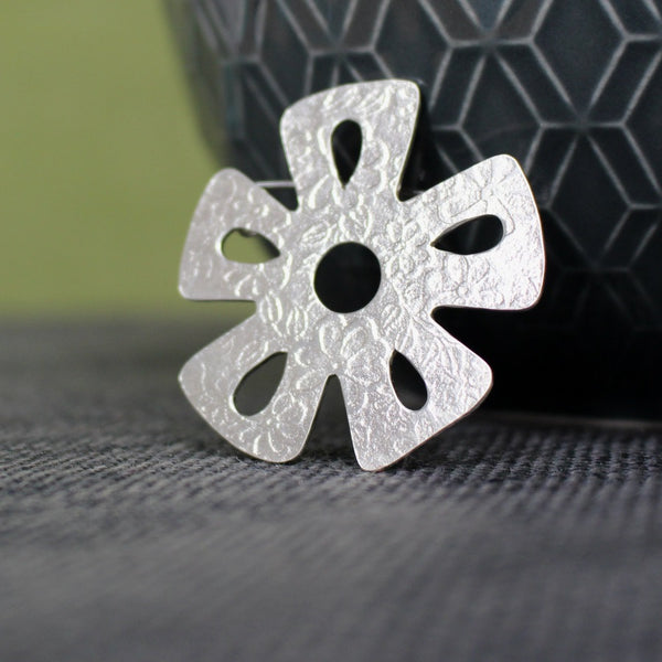 sterling silver daisy brooch at Joanne Tinley Jewellery